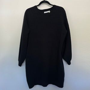 Crewneck black knitted sweater dress